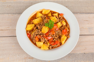 Eintopf mit Hackfleisch und Gemüse