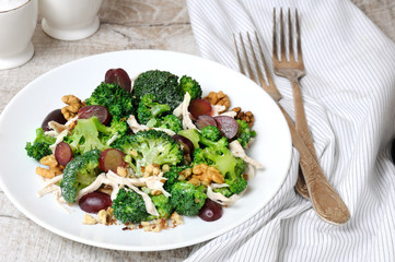 Broccoli salad with chicken