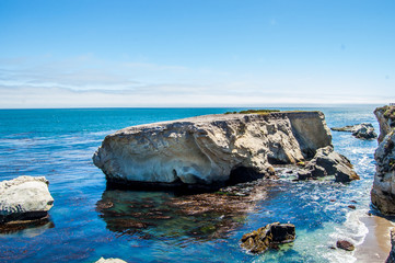 Fototapeta premium Ocean Rocky Island 