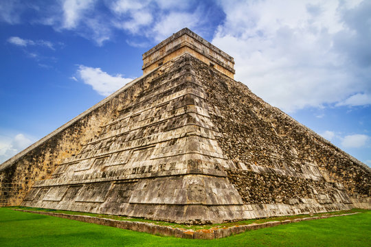 Kukulkan pyramid in Chichen Itza, Mexico