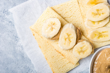 Obraz na płótnie Canvas Banana Slices, Cashew Butter and Gluten Free Crispbreads