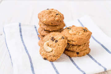 cookies with raisin and cashew nuts