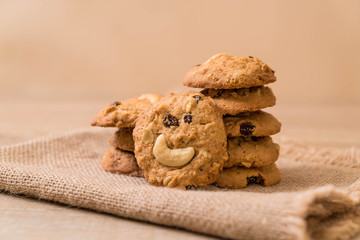 cookies with raisin and cashew nuts
