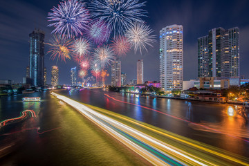 Fototapeta na wymiar city view and Bangkok with beautiful fireworks