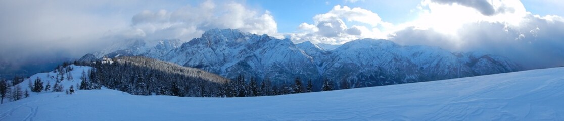 Fototapeta na wymiar beautiful winter landscape in the alps