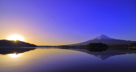 Fototapeta na wymiar Sunrise and Mt. Fuji from Lake