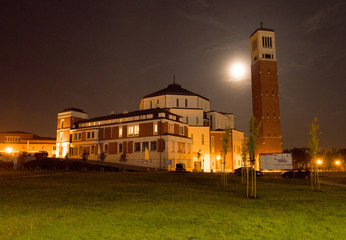 Kraków Centrum Jana Pawła II nocą © JDziedzic