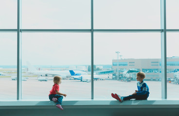 Fototapeta na wymiar kids waiting for plane in airport