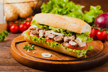 Delicious tuna sandwich, served with lettuce, tomato and onion.