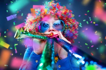 Deurstickers Frau in Karnevalstimmung © karepa
