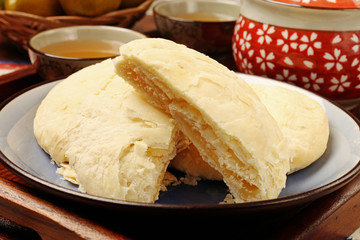 Also known as maltose pastry, sun cakes are a famous product of central Taiwan.    