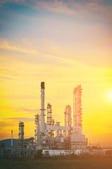Obraz na płótnie Canvas oil refinery
