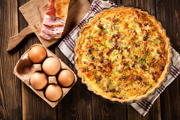 Homemade quiche lorraine with bacon and cheese - 188513678