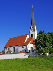 Fototapeta na wymiar Pfarrkirche Mariä Schmerzen in FINNING ( bei LANDSBERG )