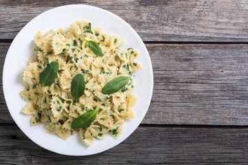 Pasta with baby spinach