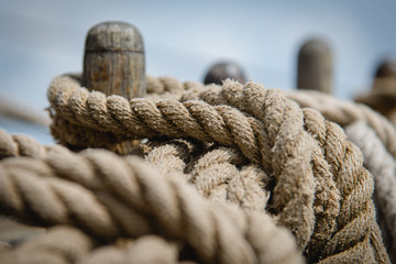 Knoten, Seil, Tampen und Wanten auf Traditionssegler, Schiff