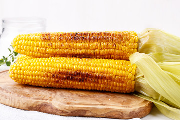 Grilled corn cobs