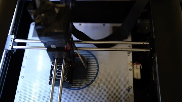 video of a 3D printer