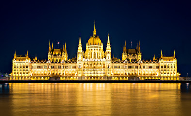Fototapeta na wymiar Parliament building in Budapest at night.