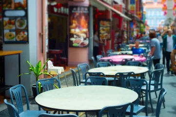 Crédence de cuisine en verre imprimé Singapour Tables de restaurant de rue. Quartier chinois de Singapour