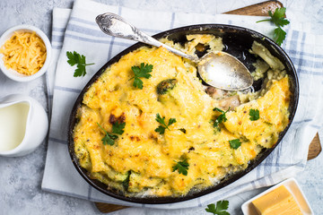 Gratin with fish and pasta.