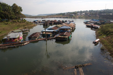 Villaggio galleggiante a Sangkhlaburi