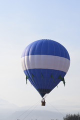 Azul volando