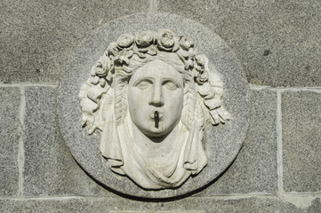 MEDALLÓN CON CARA