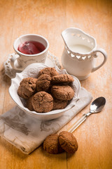 tea brekfast with cinnamon and cocoa cookies