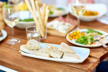 white bread slices on plate