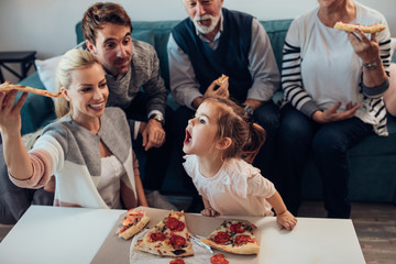 Here comes the airplane !