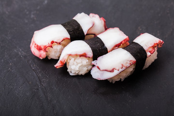 Tako nigiri sushi