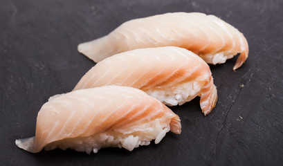 Tai nigiri sushi