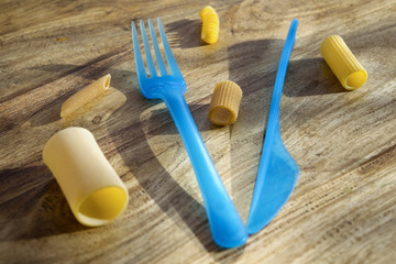 pieces of cutlery in plastic and assorted pasta