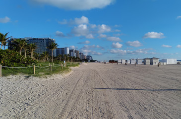 Fototapeta na wymiar Walk along Miami Beach