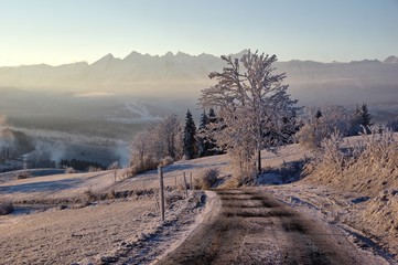 Zimowy poranek z widokiem na Tatry z Czarnej Góry