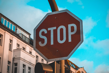 Obraz premium stop traffic sign on blue background