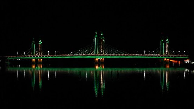 Bridge at night, Changing colors
