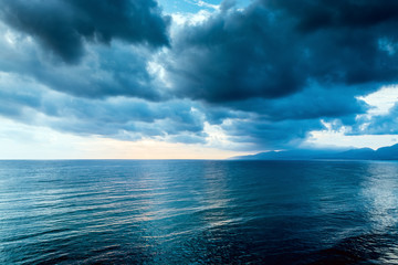 Obraz premium cloudy grey cloud on the gloomy sky before a thunderstorm