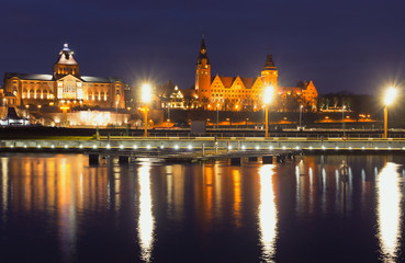 Fototapeta na wymiar Szczecin by night / waterfront view of the historical center.