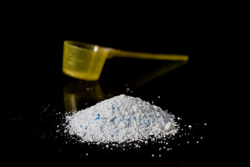 Tablet and powder for the dishwasher. Comparison of two detergents.