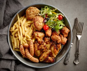 Gordijnen plate of various meats and vegetables © Mara Zemgaliete