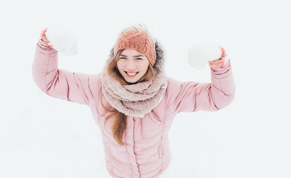 Sporty young girl shows gesture with his hands, strength, muscle, winter morning, happy beautiful, the picture for the ad,