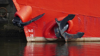 Schiffsanker, Anker seitlich und am Bug
