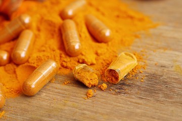 Turmeric capsule with powder