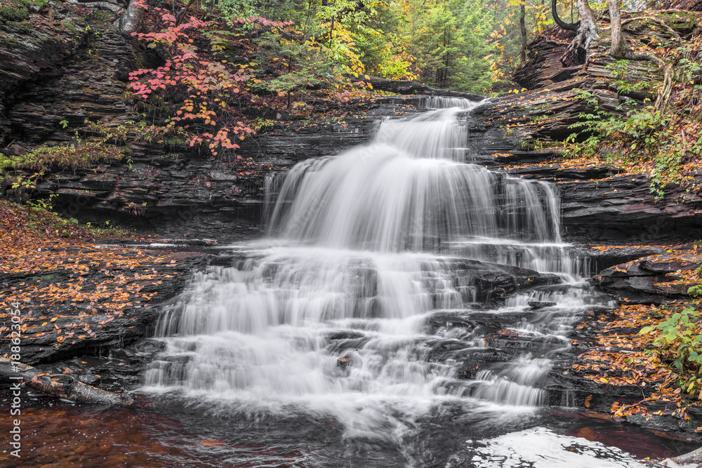 Wall mural Onondaga Falls at Ricketts Glen - Pennsylvania