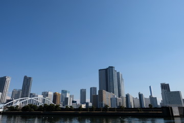 築地大橋と勝どきビル街