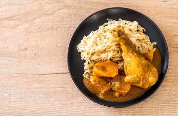 Chicken Massaman Curry Paste with Noodle