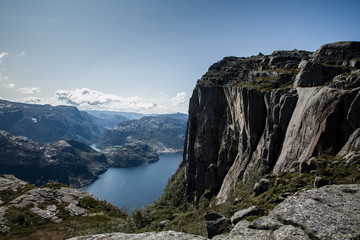 Fototapeta na wymiar preikestolen, noruega, vistas panorámicas al fiordo