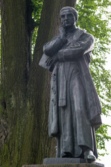 Statue of inteligent man